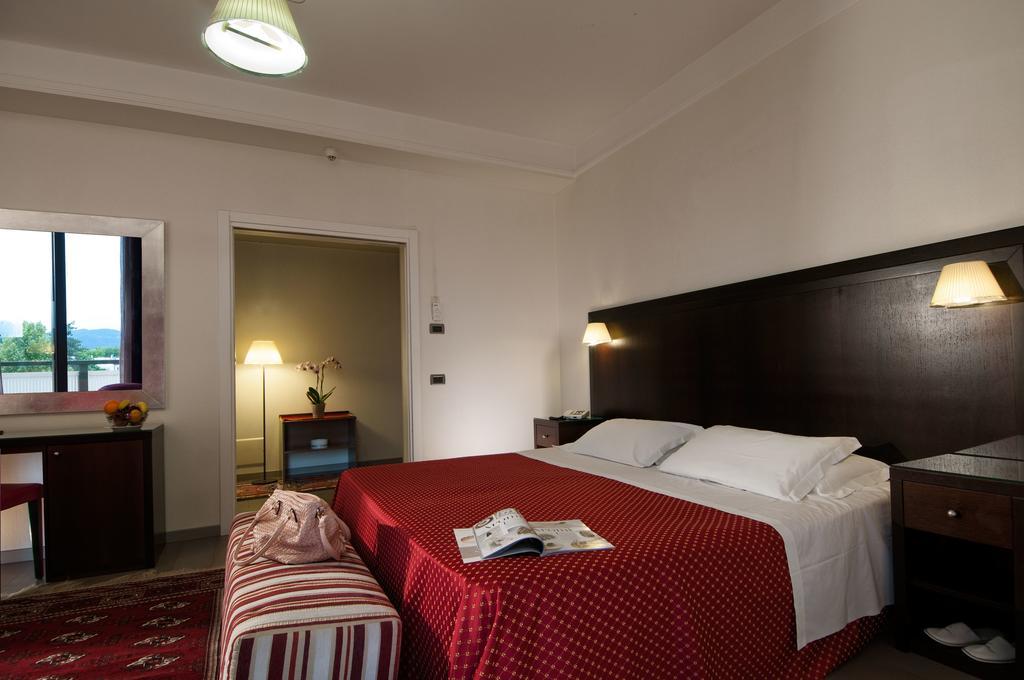 Hotel Petrarca Terme Montegrotto Terme Rum bild